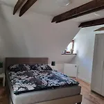 Uv Apartment *